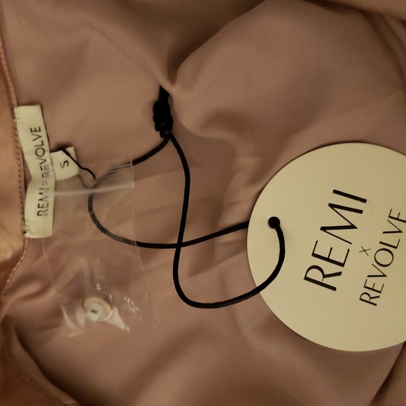 Remi x Revolve Top - Picture 4 of 4